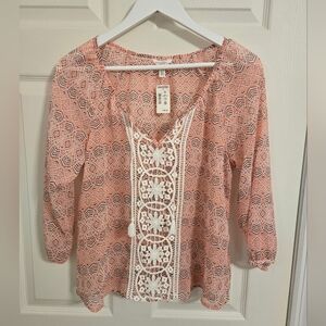 Aeropostale White And Pink Geometric Blouse with Lace Accents Size Medium Nwt